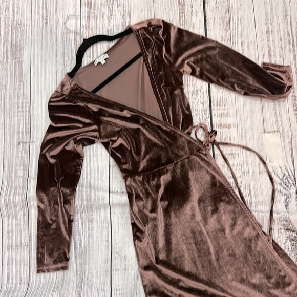 Baltic Born Esmeralda Wrap Velvet Dress Dusty Plum - Small - Picture 4 of 7
